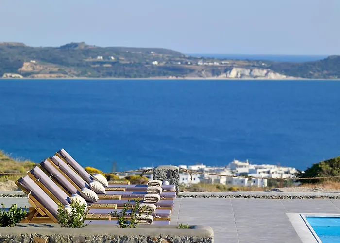 Lithos Luxury Rooms (Adults Only)
