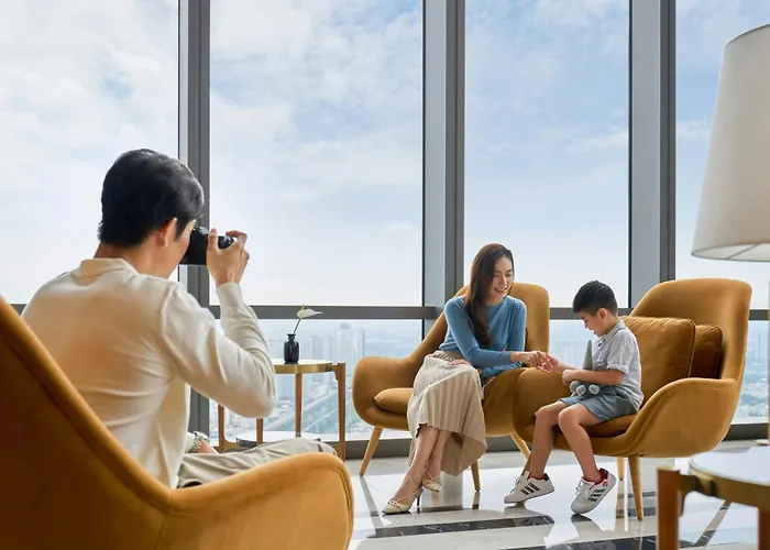  Vinpearl Landmark 81, Autograph Collection