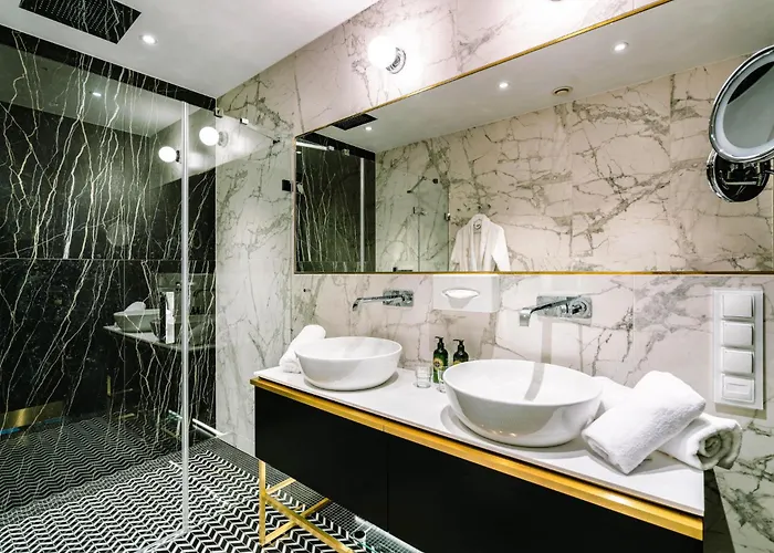 Hotel con piscina: Hotel Ferreus Modern Art Deco