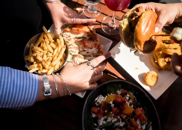 Hotel with view: Black Rock Oceanfront Resort