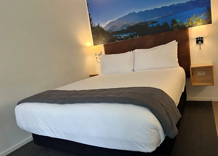 Hotels Close to Airport Blue Peaks Lodge