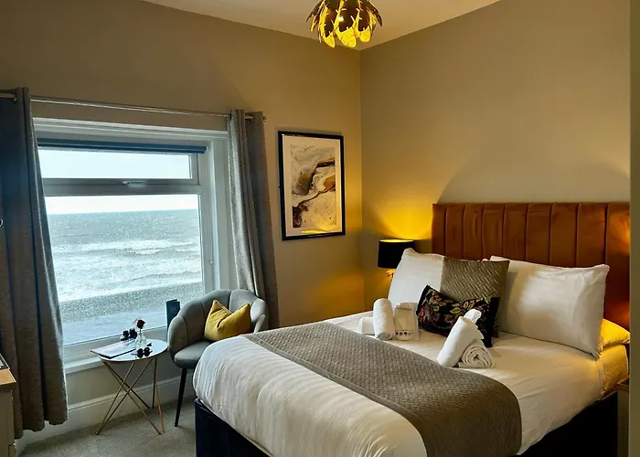 Hotels With Four Stars No5, Beachfront With Free Private Car Park