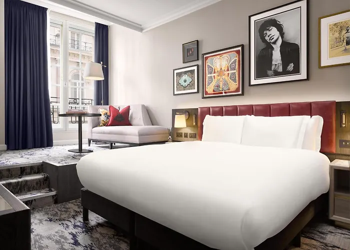Luxury hotel only: The Trafalgar St James London Curio Collection By Hilton