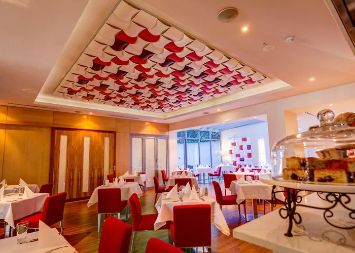 Hotel with view: Mantra Charles Hotel