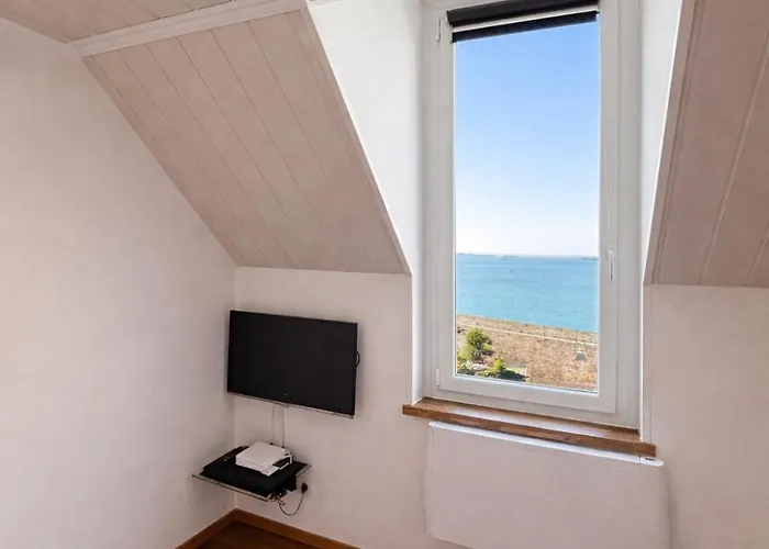Vacation rental: Intra Muros Vue Mer