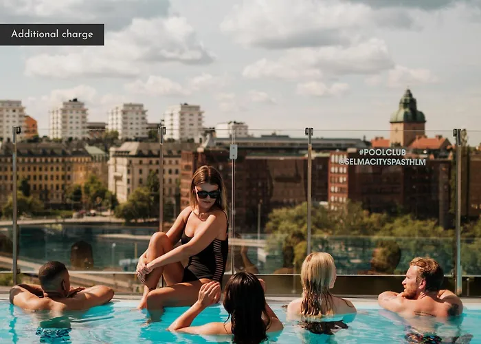 Hotel with pool: Clarion Hotel Sign