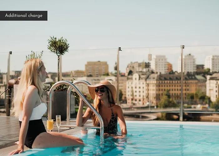 Hotel with pool: Clarion Hotel Sign