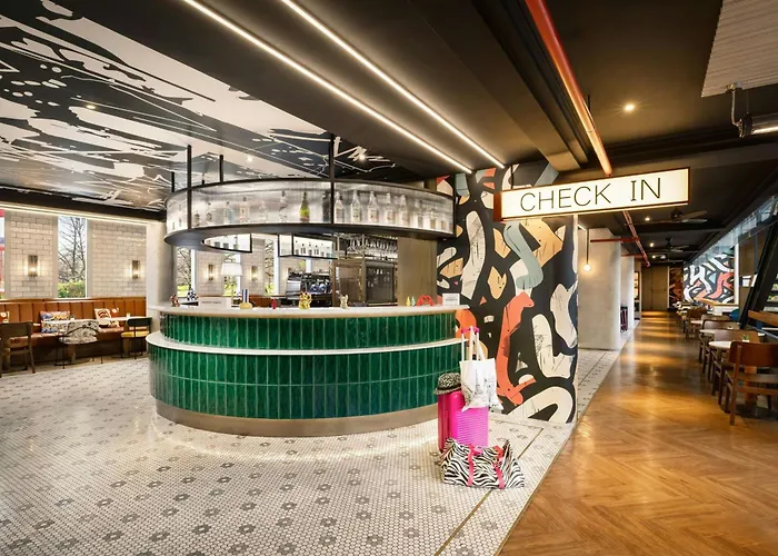 5 star hotel: Moxy Paris La Villette