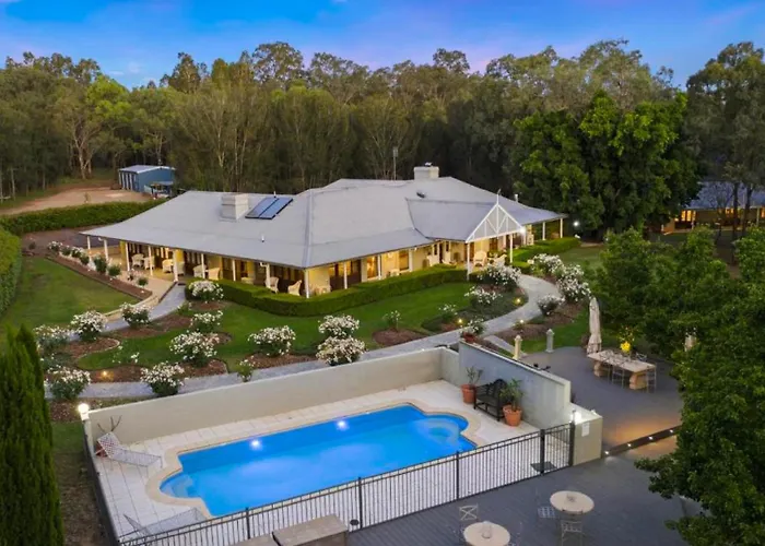 Pet Friendly hotel: Thistle Hill Guesthouse - Walk To Many Wineries And Restaurants