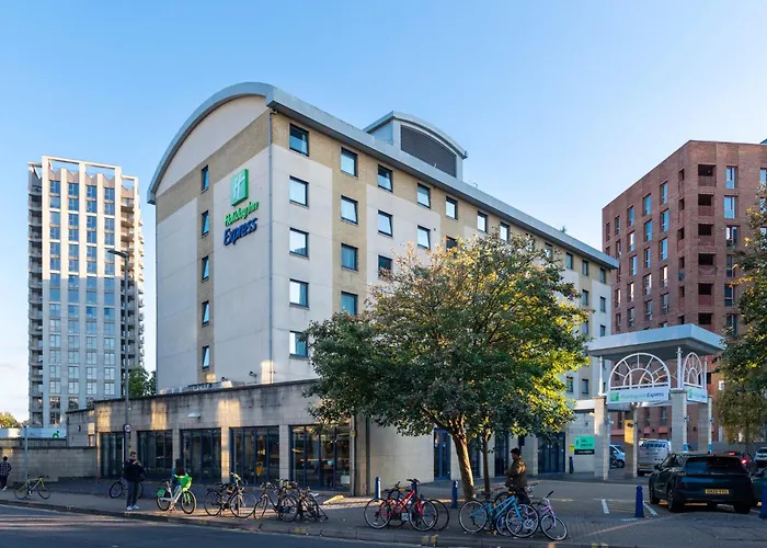 3 star hotels Holiday Inn Express London - Wandsworth By Ihg