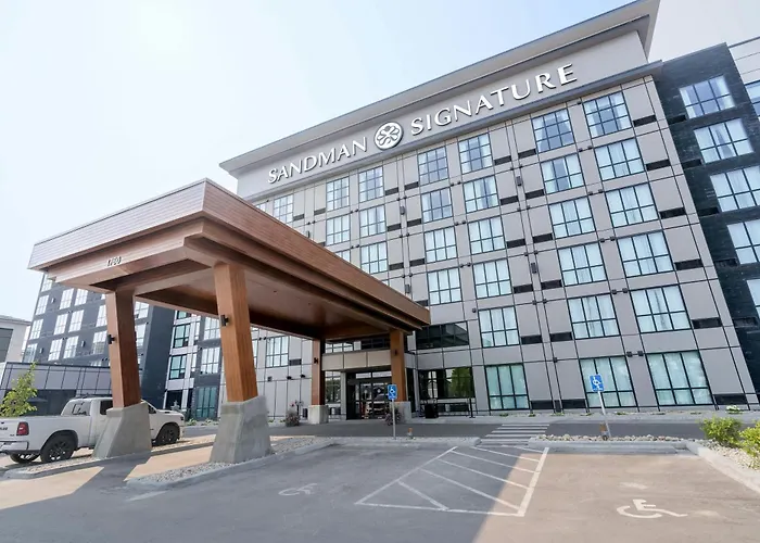 Sandman Signature Airport & Suites