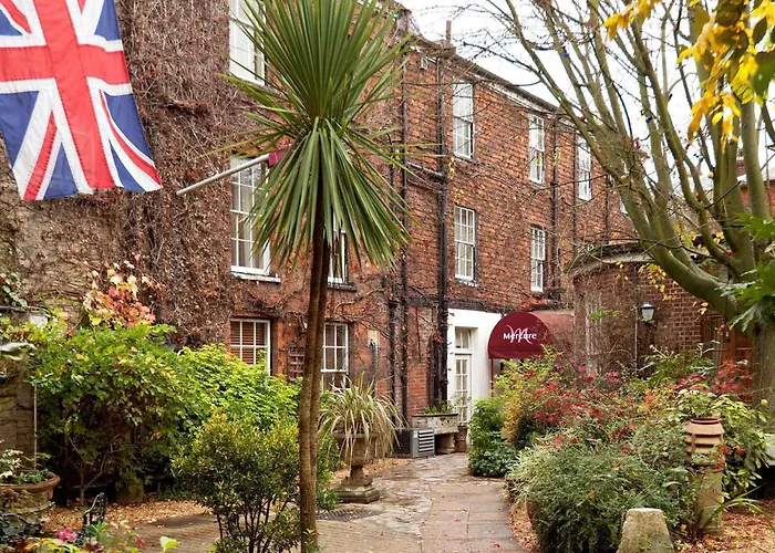 Mercure Salisbury White Hart & Apartments