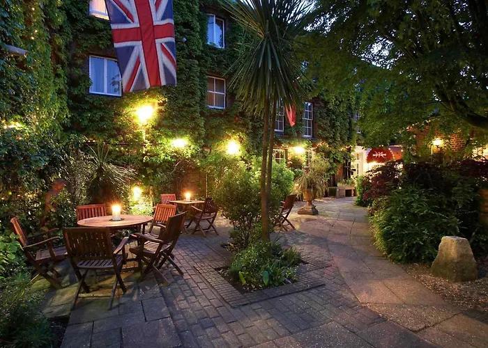 Mercure Salisbury White Hart & Apartments