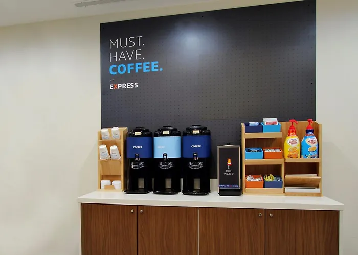 Holiday Inn Express & Suites Tremblant By Ihg