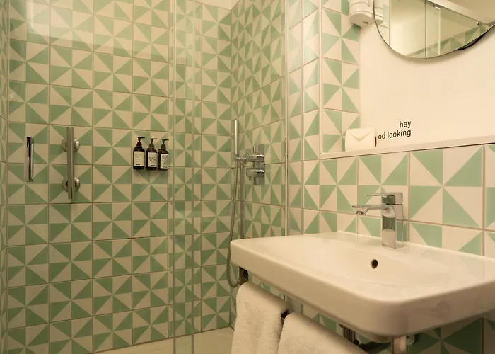 Room2 Hometel