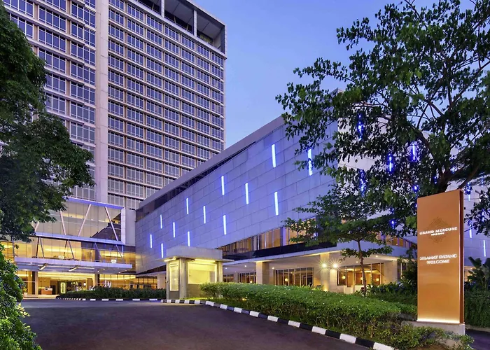 Hot Tub in Room Grand Mercure Solo Baru