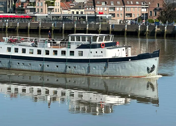 Botel Sailing Home