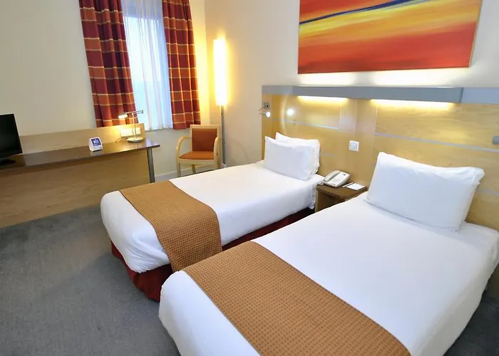 Holiday Inn Express John Lennon Airport