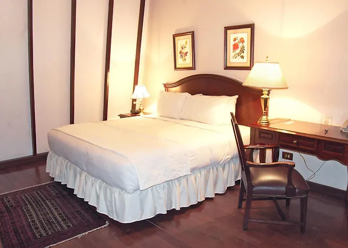 Deville Hotel