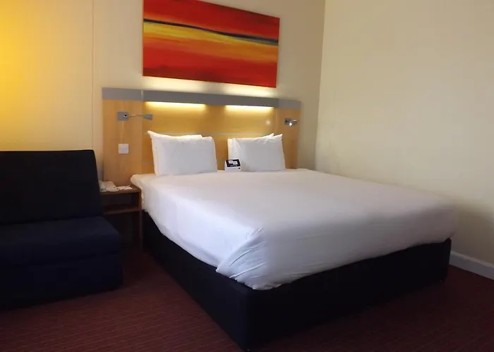 Holiday Inn Express John Lennon Airport