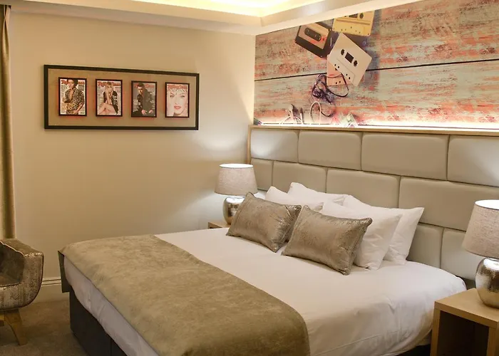 Family Hotel: The Residence Hotel