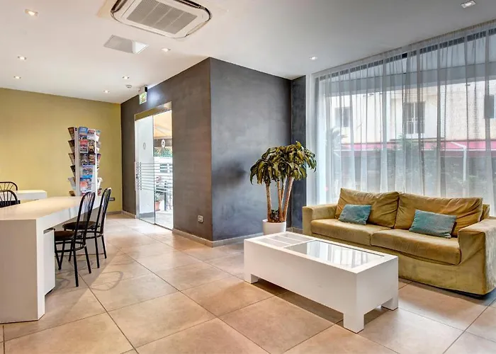 Hotel familiar: Pebbles Resort (Adults Only)
