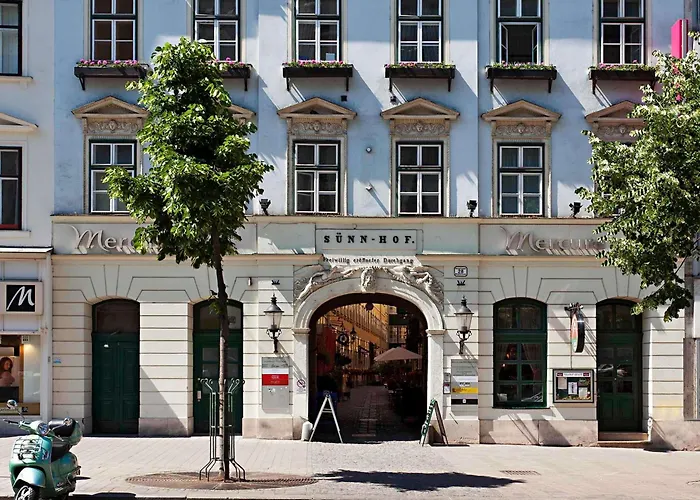Luxury hotel only: Mercure Grand Hotel Biedermeier Wien