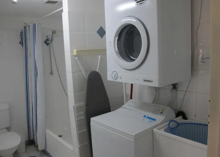 Ping Pong hotel: Grangewood Court Apartments