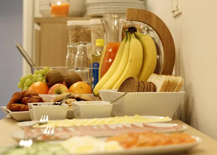 Сity center hotels Kef Guesthouse By Keflavik Airport