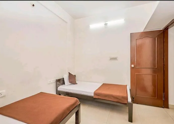 Transit Dorms - A Backpackers Inn &