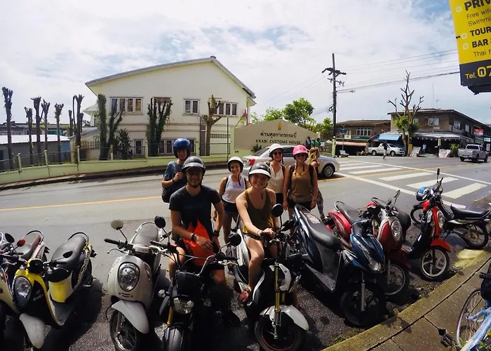 Hotel near College: Your Hostel