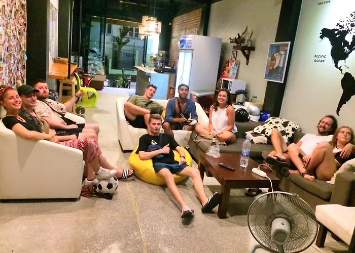 Hotel near College: Your Hostel