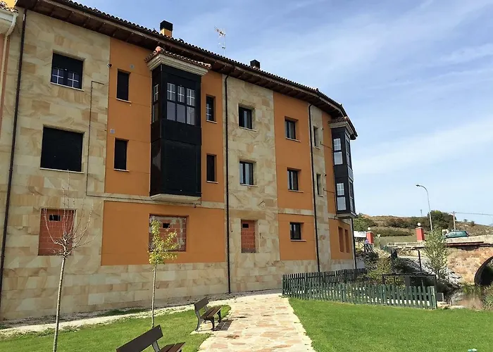 Hotel cerca del colegio: Apartamentos Del Pisuerga
