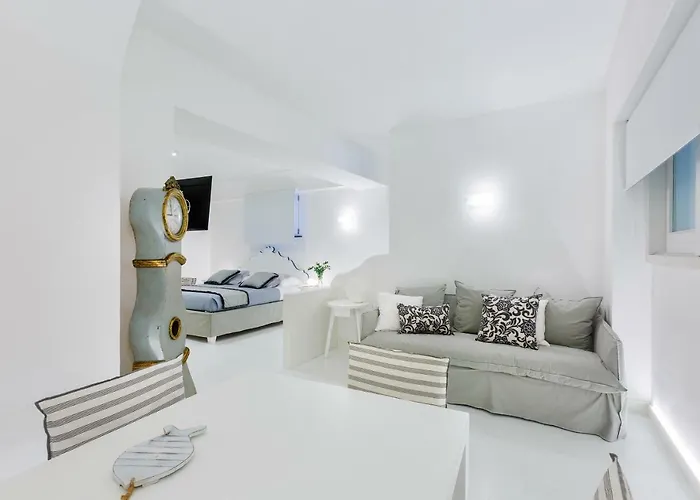 Casa vacanza: White Stylish Apartments