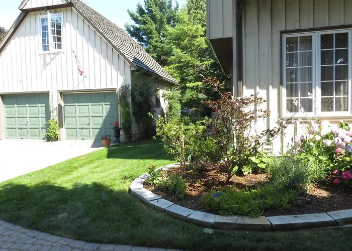 3 star hotels Cedar Gables